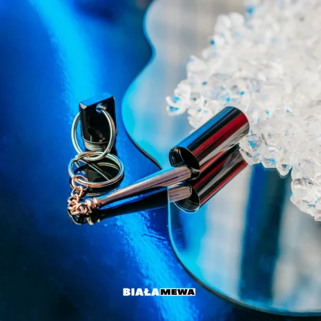 metalowy-pojemnik-z-ubijakiem-brelok-biala-mewa-4 AKCESORIA I GADŻETY | BRELOK | POJEMNIK | BIAŁA MEWA SKLEP